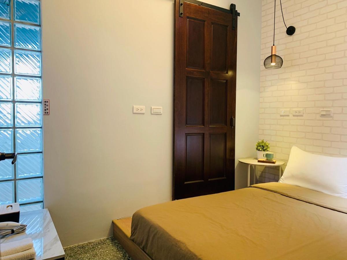 Oyaji Guesthouse-依人數床位數計價開放房型 Tainan Dış mekan fotoğraf
