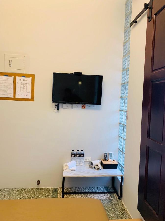 Oyaji Guesthouse-依人數床位數計價開放房型 Tainan Dış mekan fotoğraf