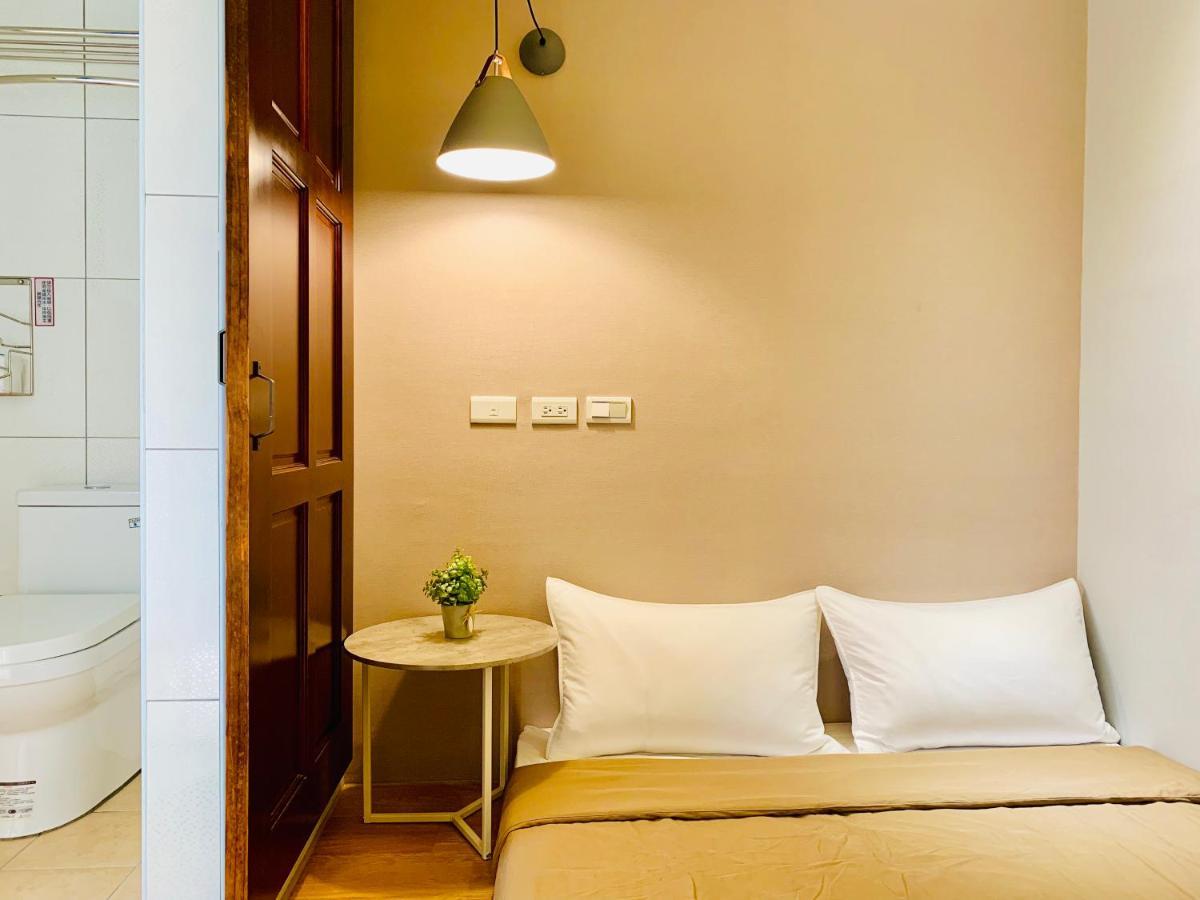 Oyaji Guesthouse-依人數床位數計價開放房型 Tainan Dış mekan fotoğraf