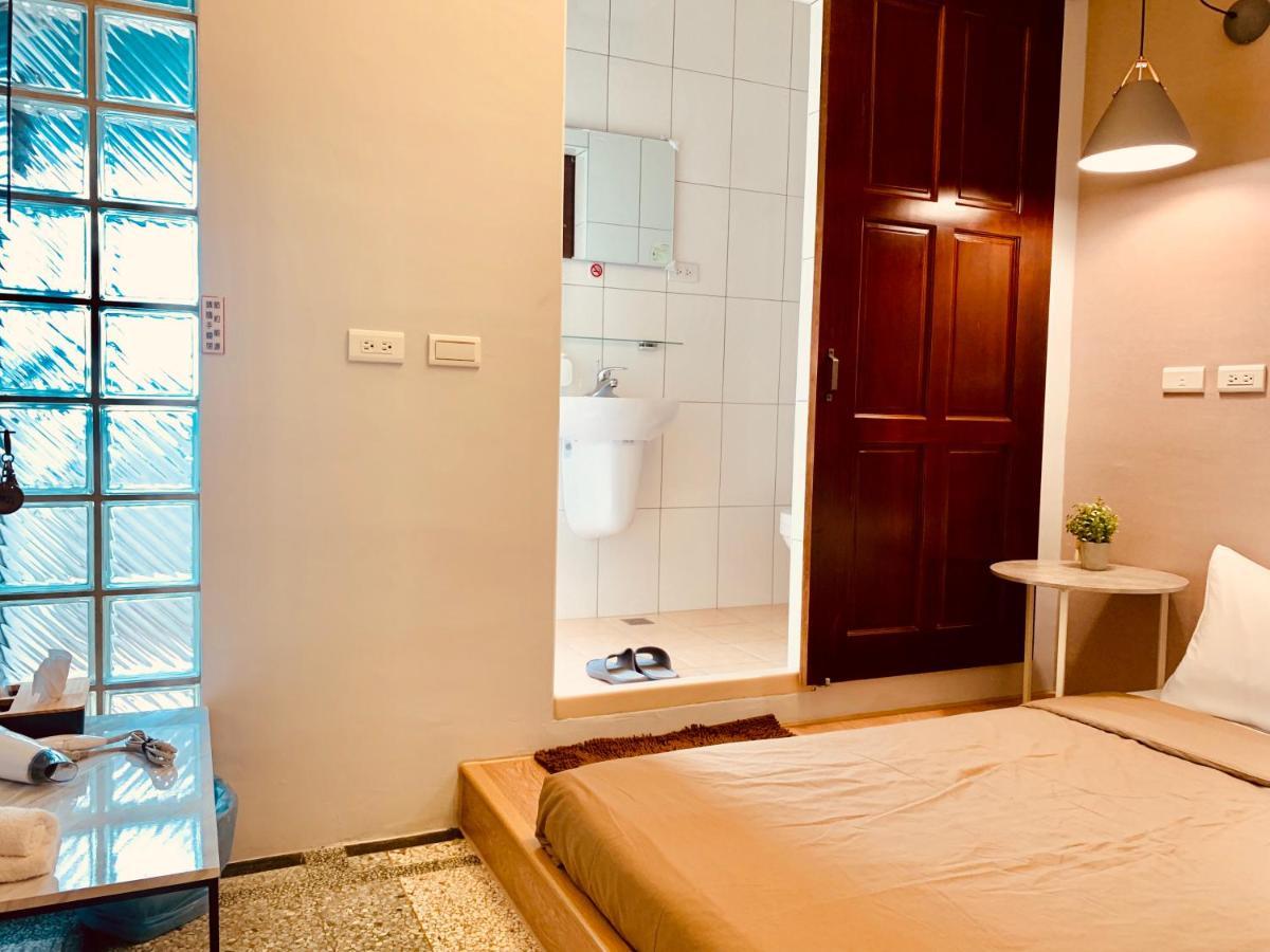 Oyaji Guesthouse-依人數床位數計價開放房型 Tainan Dış mekan fotoğraf